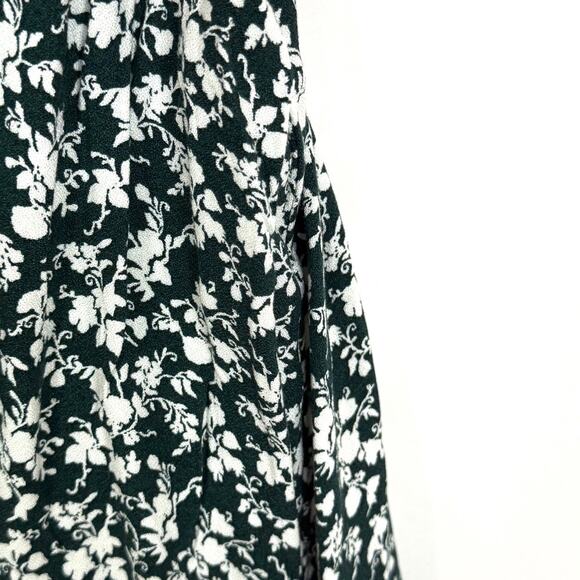 Old Navy Sleeveless Floral Dress - Picture 5 of 8